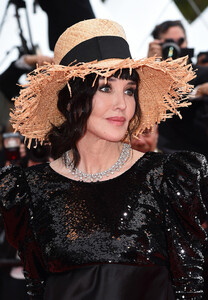 Isabelle+Adjani+Le+Belle+Epoque+Red+Carpet+rv_mAiHPP-vx.jpg