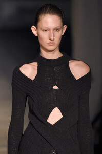 1680863811_DionLeeRunwayFebruary2019NewYorkFashionVKrL4DZsMf_x.thumb.jpg.323c11f8834db3469e11a7fcec1dfe38.jpg