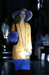 1684606106_GucciCruise2020RunwayeM-8jKq3X8jx.thumb.jpg.e0c8e8b72c66095ff1d97ebfa74f79a3.jpg
