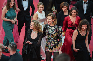 Eva+Herzigova+Rocketman+Red+Carpet+72nd+Annual+7laaI2MKugbx.jpg