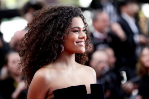 Tina+Kunakey+Les+Miserables+Red+Carpet+72nd+O_H5qF-lQI9x.jpg