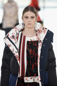 1745144130_ToryBurchFallWinter2019FashionShowRunwayR_L85M_0kPVx.thumb.jpg.ca0e527f64ecbbca54ff18b3b320a252.jpg