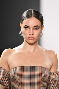 1751666644_LaquanSmithRunwayFebruary2019NewYorkWiu1iwzLrRHx.thumb.jpg.9bbb56d5af4a4e600d02d3108cdd39fd.jpg