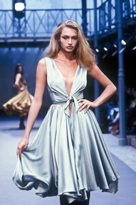 1752267876_AzzedineAlaia1989WomenRTW42.thumb.jpg.ea4e5241daf8c963778cb84cef2ecba5.jpg