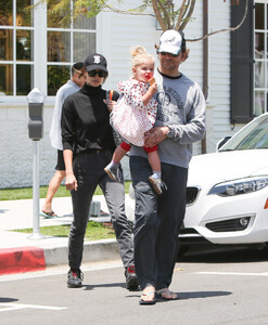 Bradley+Cooper+Irina+Shayk+daughter+lyZWzaKS7BZx.jpg