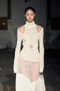 1754830737_DionLeeRunwayFebruary2019NewYorkFashionJnncSuFz5qHx.thumb.jpg.6328022957f107ad10c4f32cdfe3263a.jpg