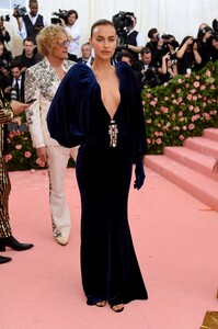 [1147442464] The 2019 Met Gala Celebrating Camp - Notes on Fashion - Arrivals.jpg