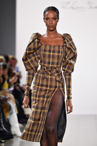 1761718974_LaquanSmithRunwayFebruary2019NewYorkjH9PP6720odx.thumb.jpg.46a4972ca5ea0544a6e3a76b40a5200c.jpg