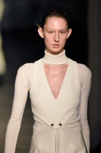 1770730441_DionLeeRunwayFebruary2019NewYorkFashionVQHiLl7VPyyx.thumb.jpg.dd229cb467f96fa9e0dee24abf39345c.jpg