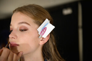 1771966381_NoonNoorBackstageFebruary2019NewYorkCpEYwDJaW3Xx.thumb.jpg.e184d80c99d0eef53a8b98a2d801db25.jpg