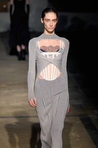 1776062010_DionLeeRunwayFebruary2019NewYorkFashionC9LkThM3hcKx.thumb.jpg.d95165849e44adad376c62b0b6ed9eef.jpg