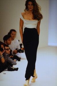 1786919910_herve-leger-ss-1994(8).thumb.jpg.ee27dedb9f2378d9e73059dd3b542289.jpg