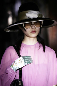 1788287298_GucciCruise2020Runway8RaWTKIIYiJx.thumb.jpg.ccf4722b3bd687c07217739b7d54d737.jpg