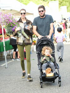 Ali+Fedotowsky+shopping+Farmer+Market+jDFY9P7ZlOEx.jpg
