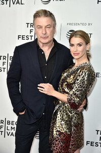 Hilaria+Baldwin+Framing+John+DeLorean+2019+4qUgjfMutFcx.jpg