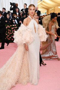[1147423050] The 2019 Met Gala Celebrating Camp - Notes on Fashion - Arrivals.jpg