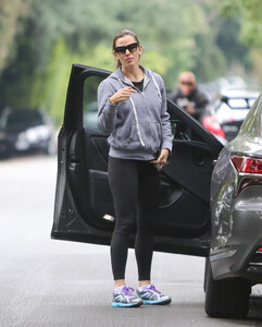 Jennifer+Garner+out+and+about+r3wjurVYd3Px.jpg