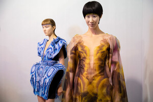 182283912_van-herpen-hc-bks-m-rs19-0556(1).thumb.jpg.b4a136a2a086951081ed23f3233c5a37.jpg