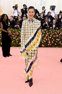 Liu+Wen+2019+Met+Gala+Celebrating+Camp+Notes+T_rSoSAVzemx.jpg