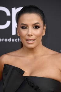 1850375045_EvaLongoria2019BillboardMusicAwardsArrivalsfFaSEtafg9ux.thumb.jpg.d6bd109a002b37e28f361664e70817c5.jpg