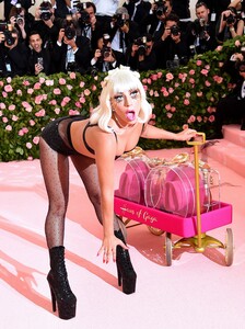[1147406397] The 2019 Met Gala Celebrating Camp - Notes on Fashion - Arrivals.jpg