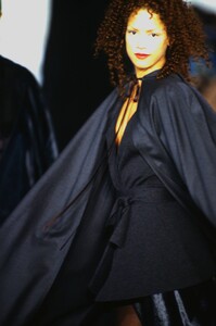 1853371971_isaac-mizrahi-fw-1993(3).thumb.jpg.23c40b59d7187a7035059f138fa1cdf2.jpg