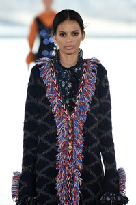 1853456966_ToryBurchFallWinter2019FashionShowRunway4_FcnT64E4sx.thumb.jpg.0b3b18d948d6c69b044ef733370d9e84.jpg
