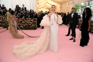 [1147447749] The 2019 Met Gala Celebrating Camp - Notes on Fashion - Arrivals.jpg