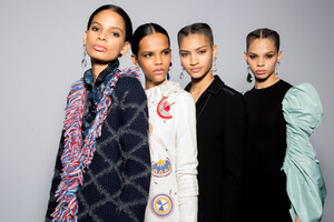 1856067348_tory-burch-bks-g-rf19-5168(1).thumb.jpg.bd2e17e22ec12f2331aeb5ec7659df20.jpg