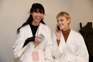 1862974261_NoonNoorBackstageFebruary2019NewYork_UmZWZKFwqux(1).thumb.jpg.326e9e2d0dea3f485710164e6b5fae64.jpg