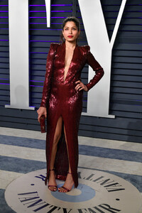 1865483334_FreidaPinto2019VanityFairOscarParty-MD7Eav21yqx.thumb.jpg.27cfdd65bf8dba27e479add5e782c77d.jpg