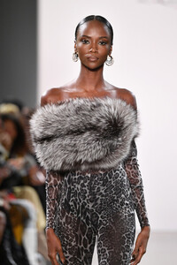 1871416287_LaquanSmithRunwayFebruary2019NewYork5yKQkY8d-MPx.thumb.jpg.b9b4167eb9a0bea7c589ada984d44e97.jpg