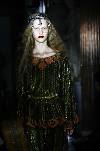 1871851879_GucciCruise2020RunwayMgWLRuiIGcjx.thumb.jpg.20e400c0205fb6b84a8656a762c547c9.jpg