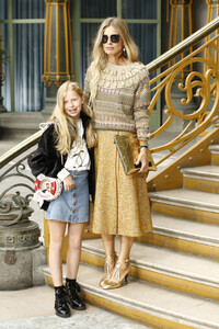 Laura+Bailey+Chanel+Cruise+2020+Collection+YDykPHXp4-Fx.jpg