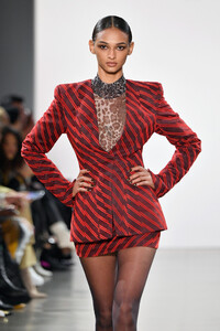 1881856413_LaquanSmithRunwayFebruary2019NewYork_xvFTVPmGrNx.thumb.jpg.7ae4b30aef71fb74a0195a2208b5f4f6.jpg