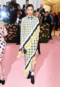 Liu+Wen+2019+Met+Gala+Celebrating+Camp+Notes+MDIQ6RrW2mNx.jpg