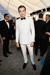 1901386162_ChrisPine25thAnnualScreenActorsGuildy6kAOcLGAy4x.thumb.jpg.056e72b1fb37e38b3ba2b868f8a084dd.jpg