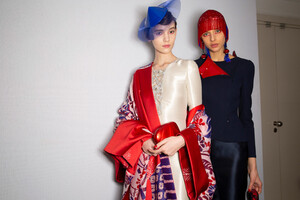 1906266843_armani-prive-hc-bks-m-rs19-3162(1).thumb.jpg.a0dc4ddebcb1e5b4376b0e6cda8cbbf0.jpg