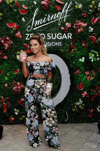Jessie+James+Decker+Smirnoff+Zero+Sugar+Infusions+QORGmh3Xj6Ix.jpg