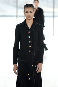 1914328465_ToryBurchFallWinter2019FashionShowRunwayqO9O9UFOG_Gx.thumb.jpg.273e4d35583078a8164edf79e0aada19.jpg