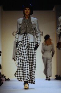 1914508805_cerruti-fw-1993(13).thumb.jpg.b5ec2b1d18f7935530a6b450e605f69f.jpg