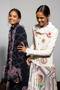 1915914526_tory-burch-bks-g-rf19-5312(1).thumb.jpg.11443c9e1cb7adf78183eb06eeea3017.jpg
