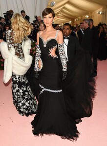 [c4ca9a43dd5a4767851ff46d064a7119] 2019 MET Museum Costume Institute Benefit Gala.jpg