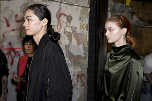 1931068003_dion-lee-bks-a-rf19-0020(1).thumb.jpg.f3d7b8cf7019a39942d35ab0ce44ae63.jpg