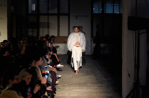 1937374379_DionLeeRunwayFebruary2019NewYorkFashiont9RPKRQH-Nqx.thumb.jpg.3a77837858bbd398a81ef02024ed56ed.jpg
