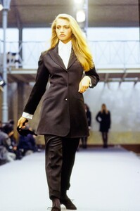 1937473088_AzzedineAlaia1989WomenRTW186.thumb.jpg.11edeea332916d54514b89094ec29bfd.jpg