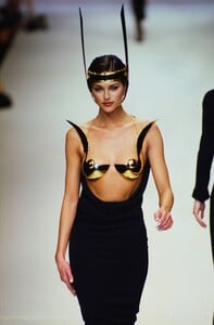 1937730217_paco-rabanne-hc-ss-1995(1).thumb.jpg.69f7405f5a57818dd9234f1726fbddfc.jpg