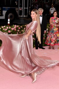 [1147444724] The 2019 Met Gala Celebrating Camp - Notes On Fashion - Arrivals.jpg