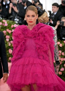 [1147424814] The 2019 Met Gala Celebrating Camp - Notes on Fashion - Arrivals.jpg