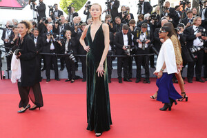 Daria+Strokous+Rocketman+Red+Carpet+72nd+Annual+d9H3aYSbsyJx.jpg